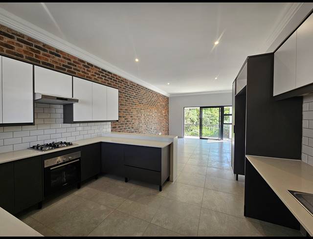 3 BEDROOM APARTMENT FOR SALE IN BRYANSTON
